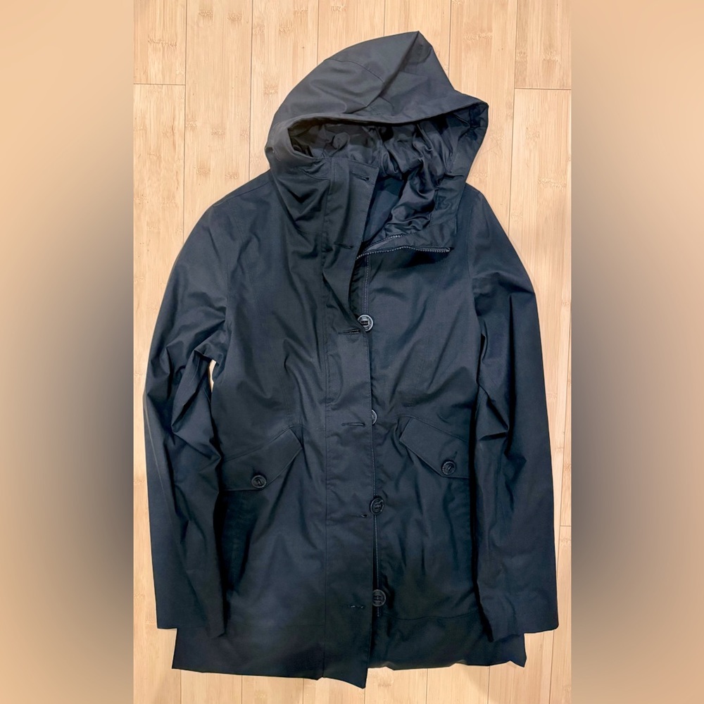 The North Face Jacket Black with Buttons and a Zipper Women’s S